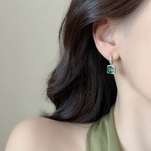 「橄榄绿」气质超闪方糖锆石耳环轻奢小众高级感耳夹女无耳洞耳饰