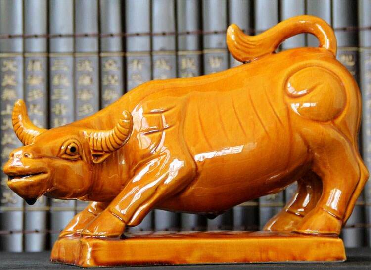 手工唐三彩牛陶卧牛黄牛水摆间件低头喝瓷水卫生厨牛房缺角现代装