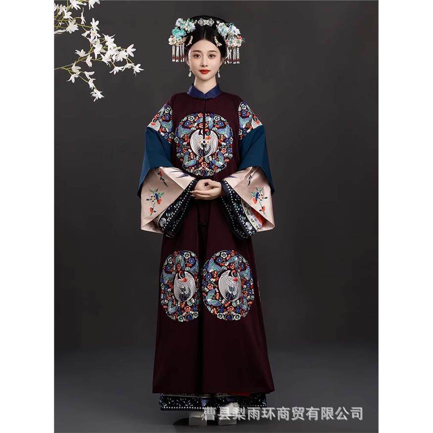 复刻版清代女刺绣服装重