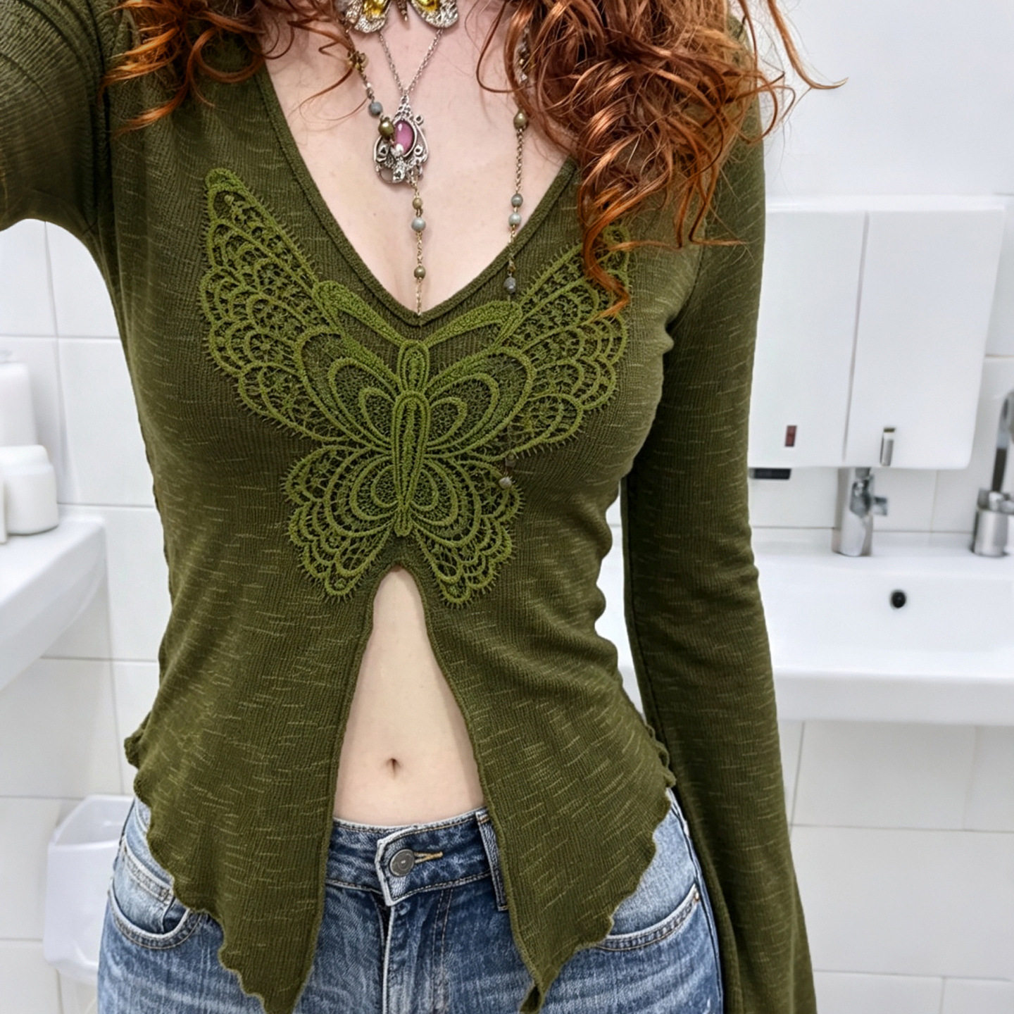 Sexy women's outf  森系蝴蝶刺绣修身开叉不规则喇叭袖上衣女T恤