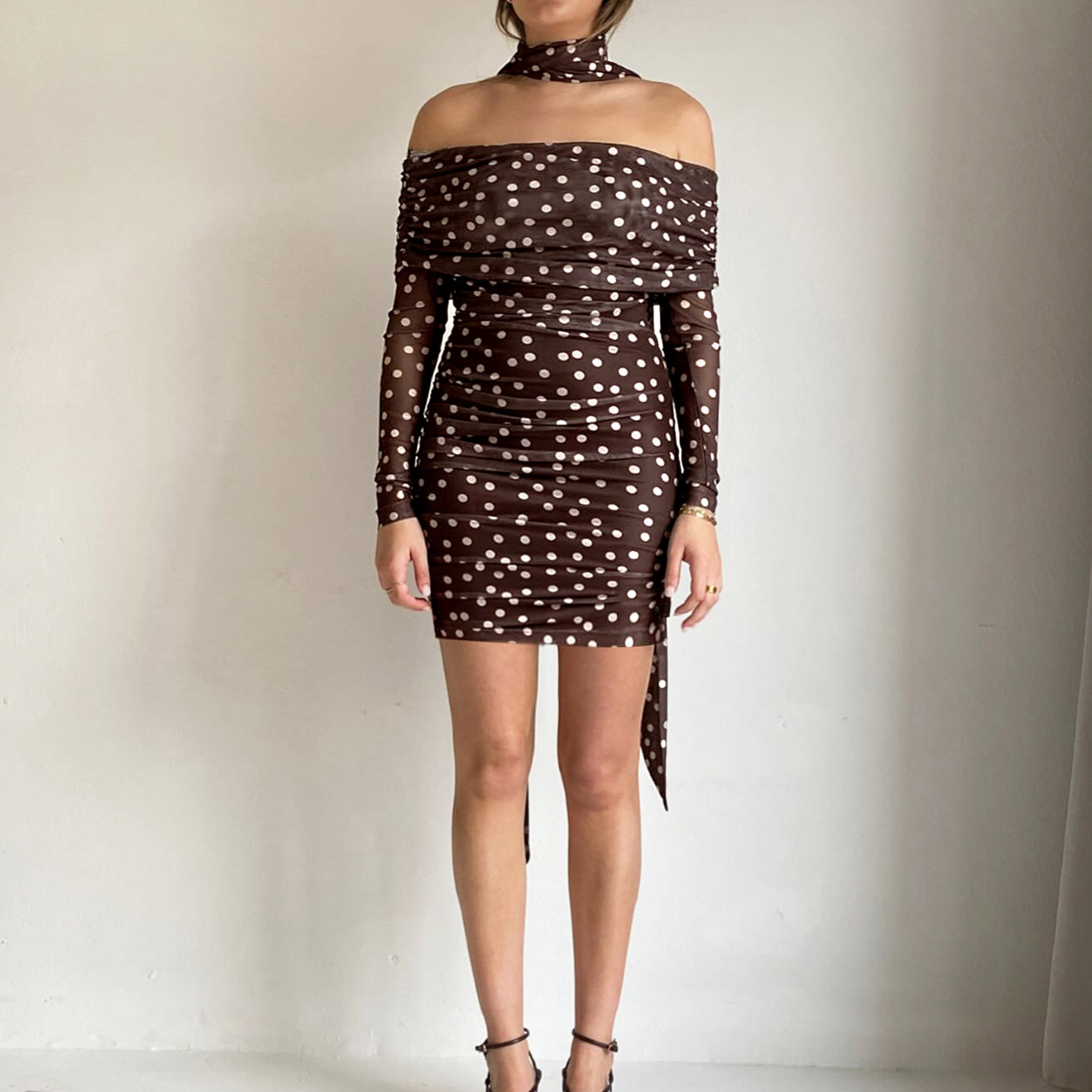 Off shoulder sexy hip hugging skirt 一字肩网纱波点长袖连衣裙