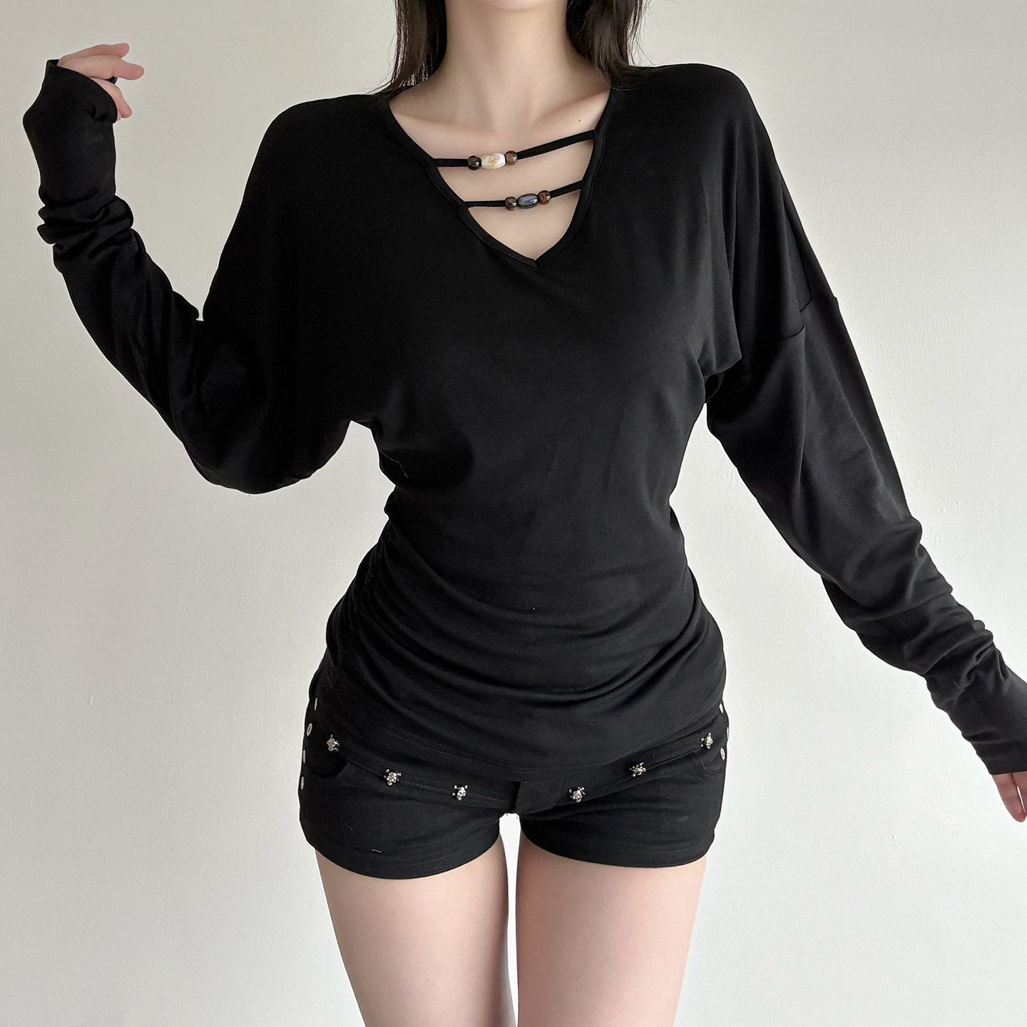 Autumn loose long sleeves 慵懒风束口收腰T恤V领串珠宽松长袖女