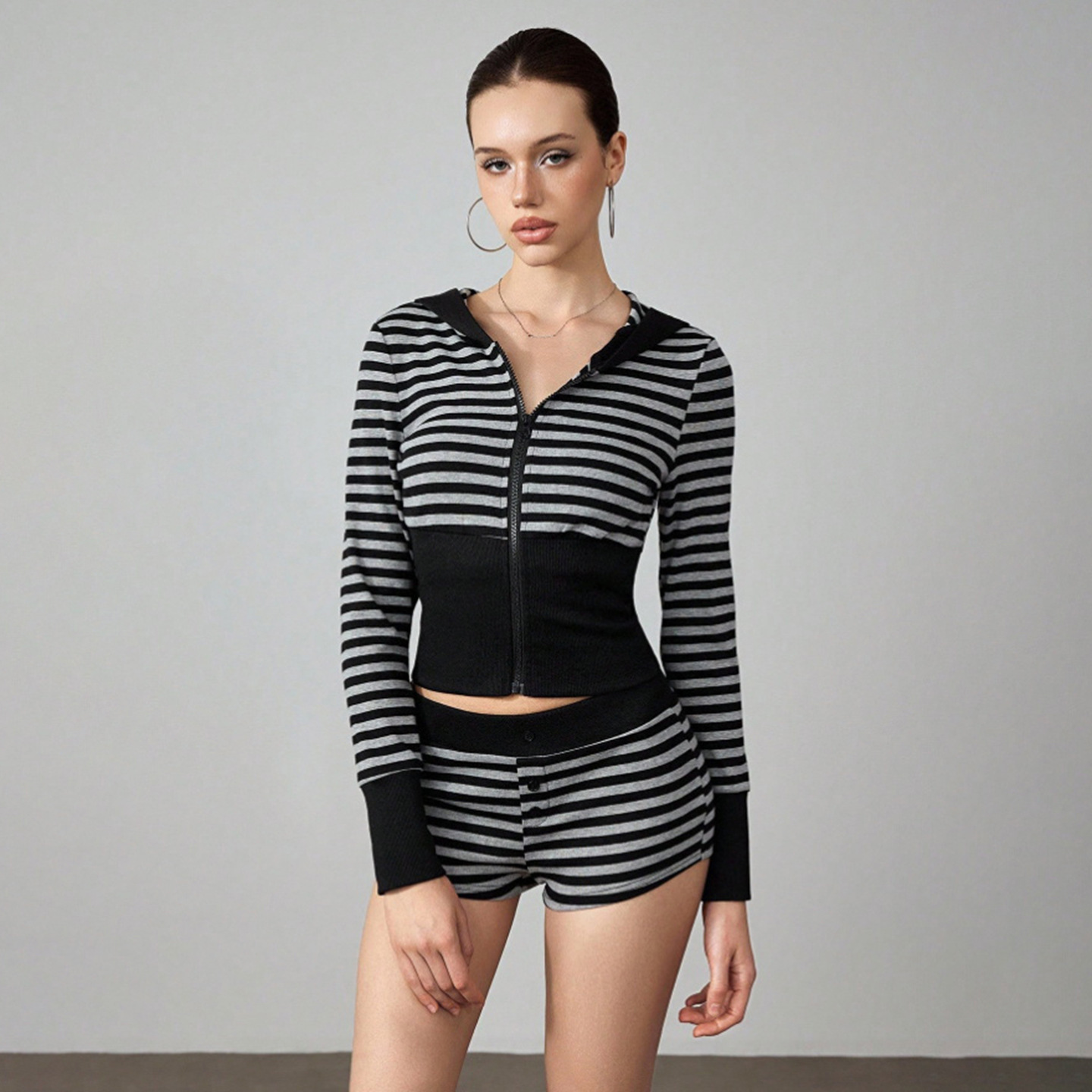 Striped sweatshirt shorts set for women 条纹收腰连帽短裤套装
