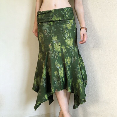 Green floral irregular skirt绿色碎花不规则半身裙度假风鱼尾裙