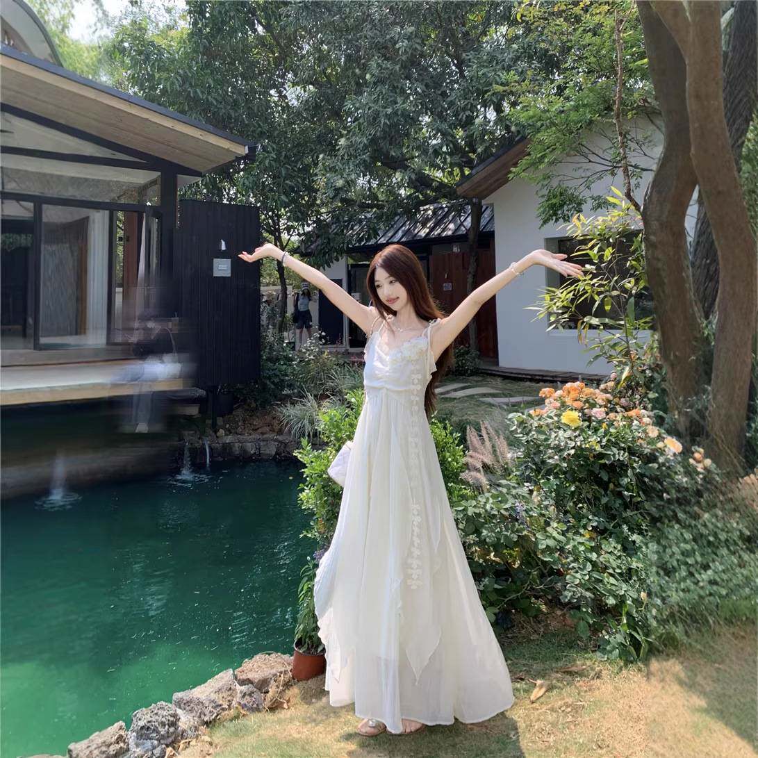 温柔甜美花朵吊带连衣裙女夏海边连衣裙