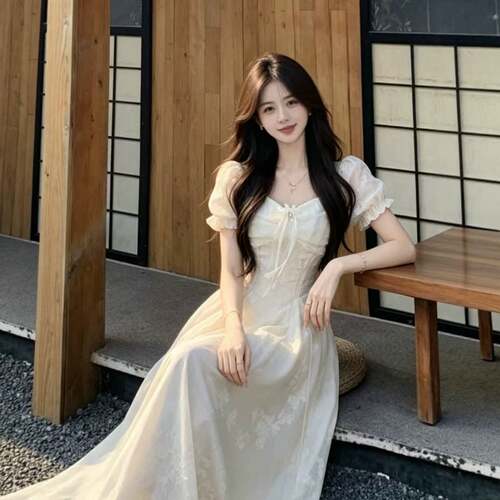 白月光连衣裙女夏日绝美在逃公主裙收腰蓬蓬裙子2026新品百搭