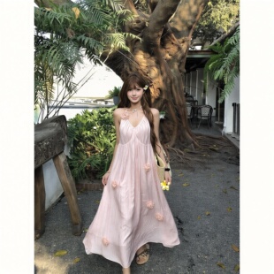 大码法式绝美气质超仙吊带连衣裙女春夏新款海边度假花朵粉色长裙