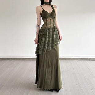 森林女巫蕾丝拼接设计感吊带长裙复古收腰绿色连衣裙女