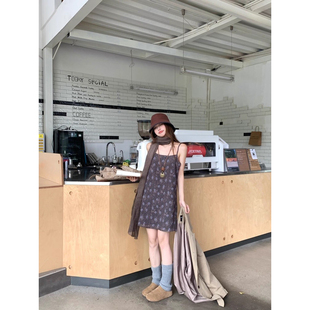 卡其色中长款翻领大口袋风衣外套女秋冬碎花吊带连衣裙韩系两件套