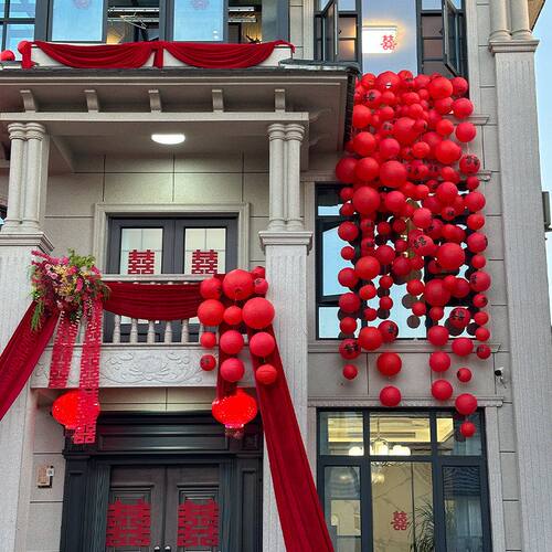 结婚庭院布置农村自建房别墅院子婚礼装饰阳台灯笼瀑布拉花大门口