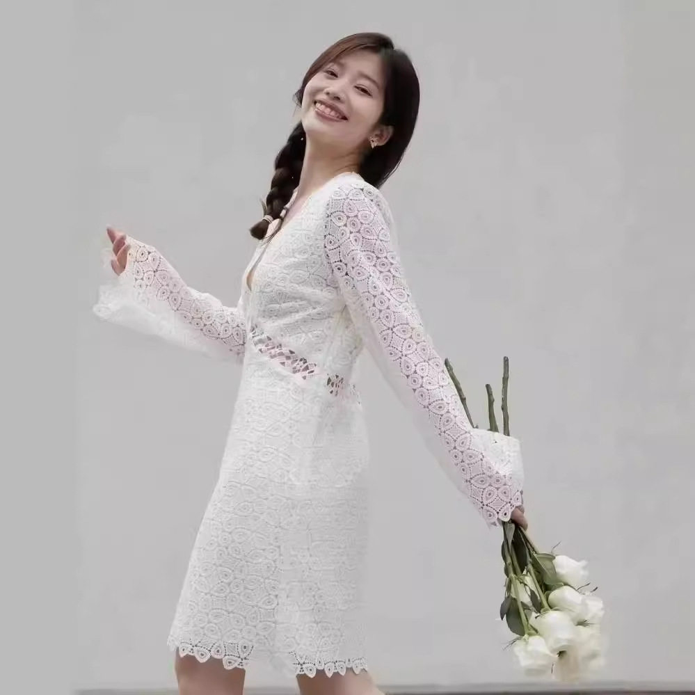 白色V领蕾丝镂空长袖连衣裙女2连衣裙