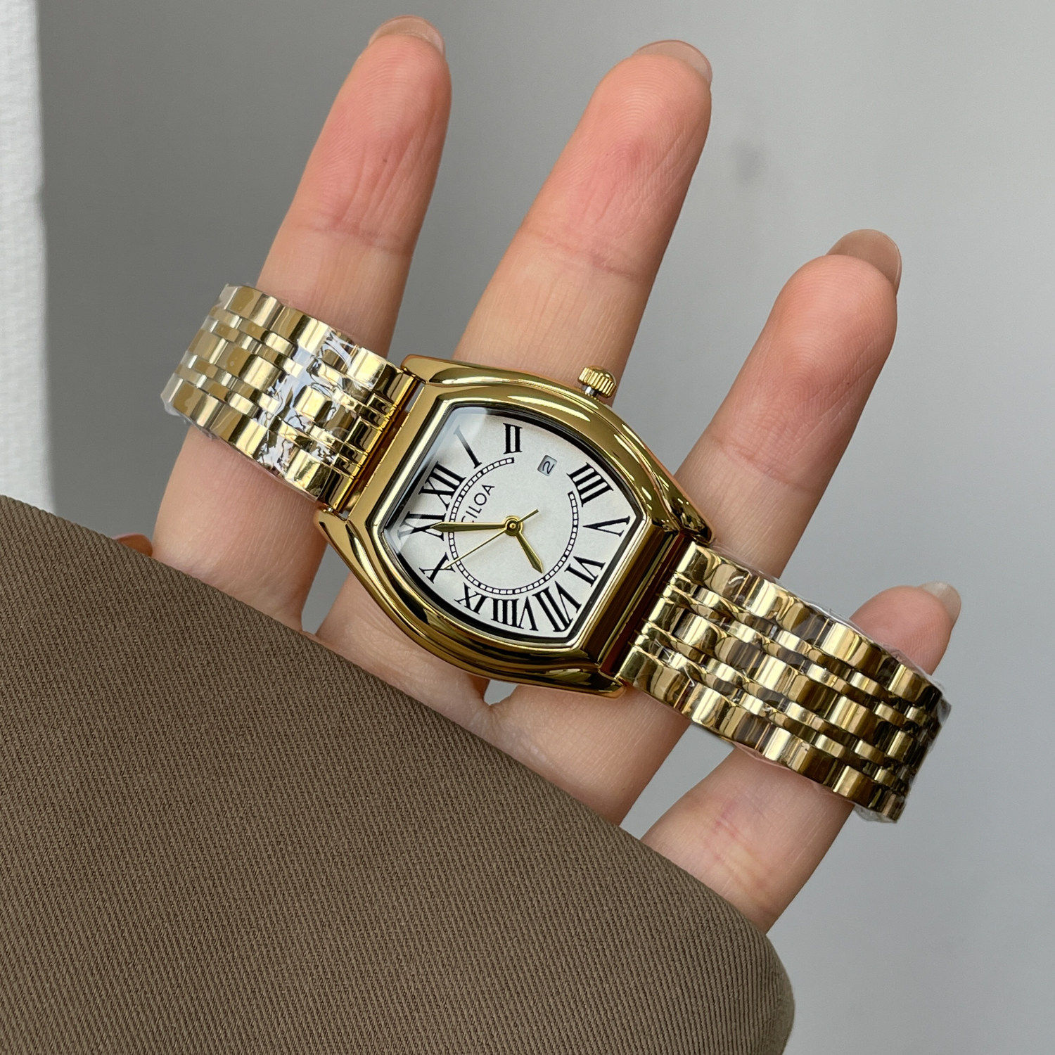酒桶型高颜值手表女品牌女士女款气质2025新款女生潮流腕表职场表