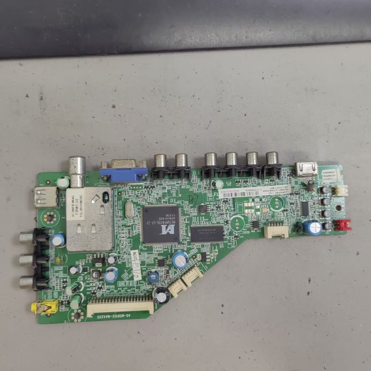 TCL L40P60FBD主板40-MS8102-MAA2XG屏LTA400HM14