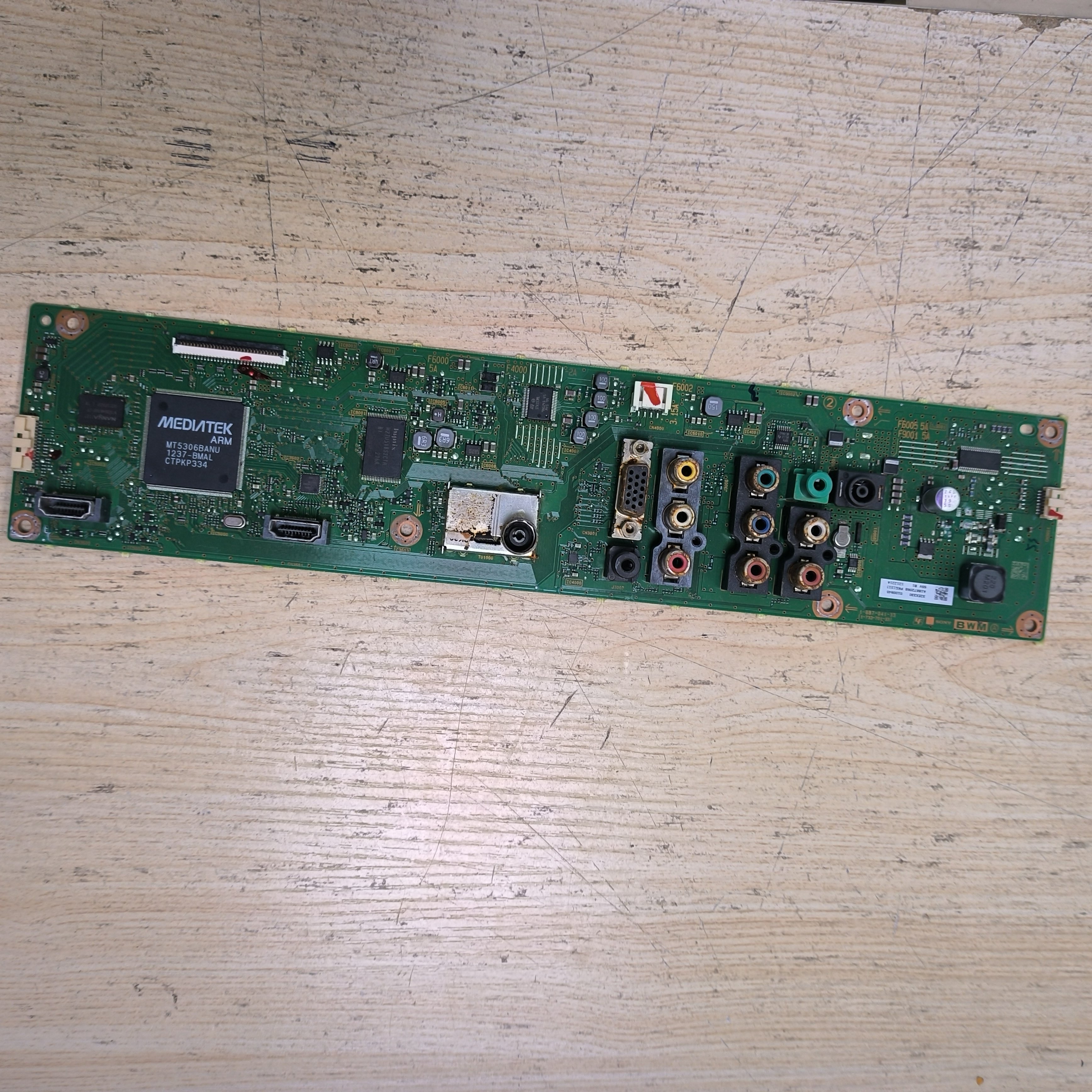 索尼KLV-32EX330主板1-887-041-33屏SSLS320NN01