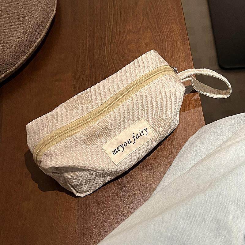 2025新款化妆包ins小众名媛风高级感拎刺绣便携收纳袋立体手补妆