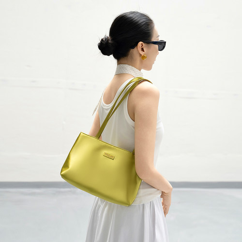 7THLAT日常通勤缎面质感包包