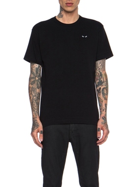 COMME des GARCONS PLAY BLACK EMBLEM  CDG 川久保玲 T恤REVOLVE