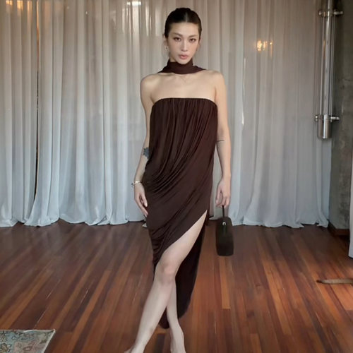 Wiwen_wen同款Camila Coelho深棕色挂脖抹胸垂坠连衣裙REVOLVE