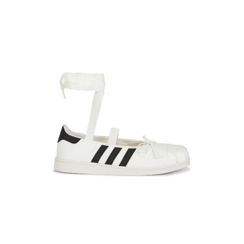 adidas Originals白色皮革运动鞋休闲风蝴蝶结休闲球鞋REVOLVE