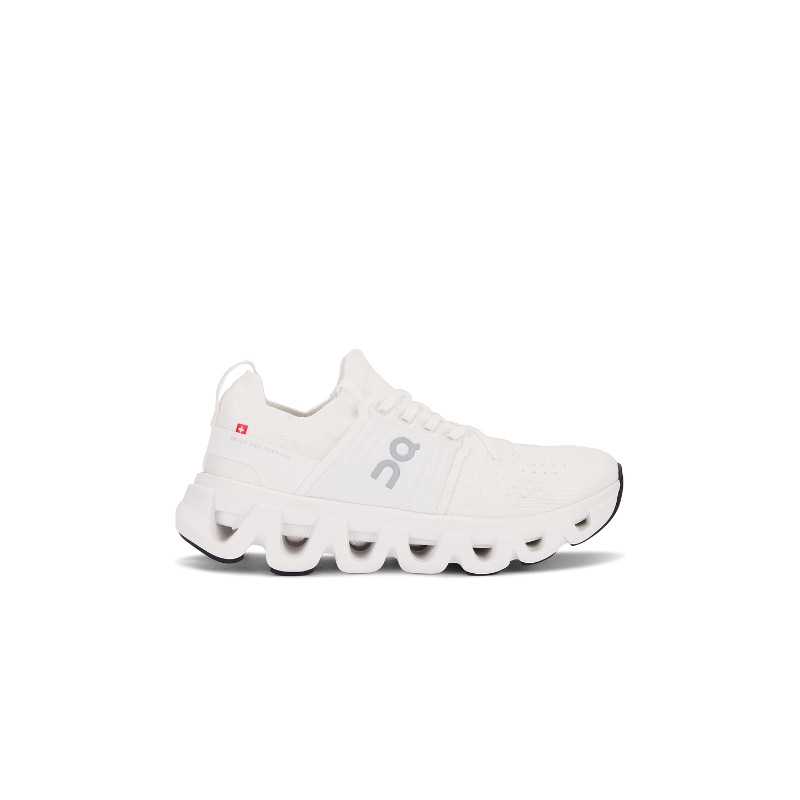 【海外直邮】On CLOUDSWIFT 4 运动鞋白色运动休闲风女款REVOLVE