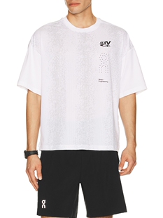 On PERFORMANCE T恤 revolve小众新款