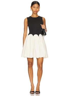 Never Fully Dressed MONIKA 连衣裙黑色白色REVOLVE