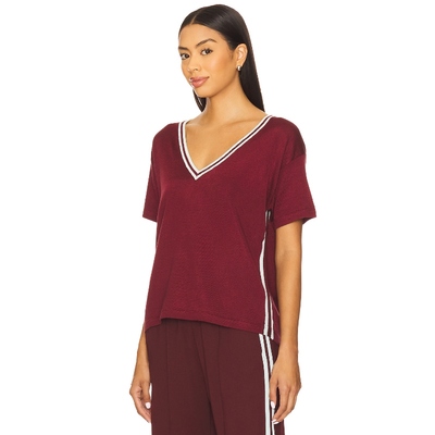 [春节穿搭]THE UPSIDE SIENNA T恤 酒红色辣妹风 REVOLVE新款