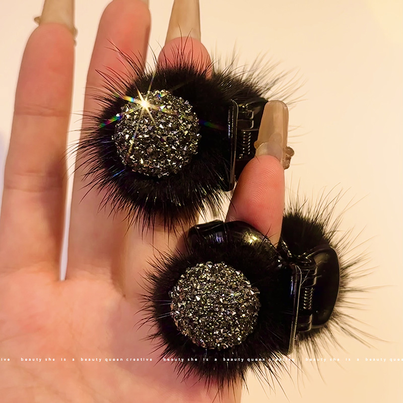 黑色水钻毛球小抓夹女侧边刘海碎