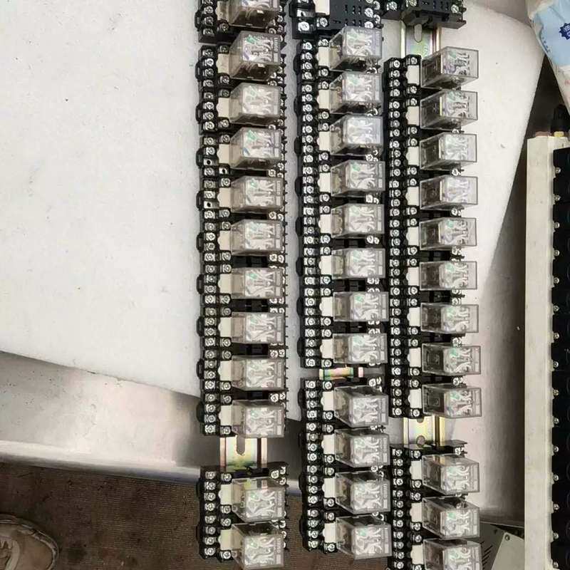 议价LIRRD利尔德24V型中间继电器36个 带底座