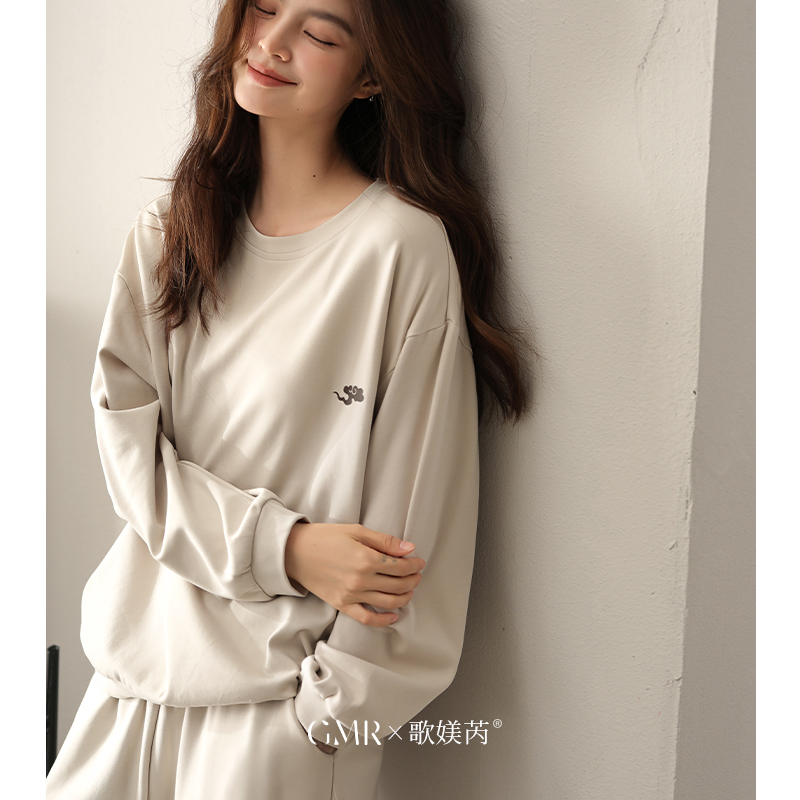 休闲宽松版型 面料舒适柔软