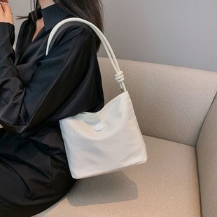 2025轻便尼龙牛津布韩国ins同款饺子腋下单肩斜挎小包女百搭四季