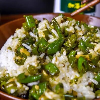 皮蛋烧椒酱拌饭神器下饭菜