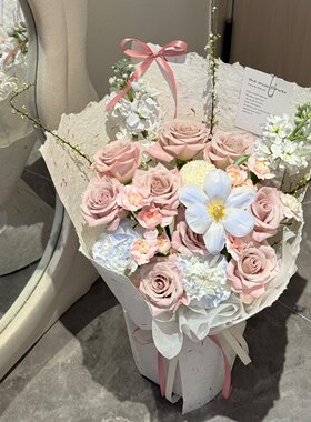 永生花混搭曼塔玫瑰花束送女友香皂花小花束情人节七夕生日礼物