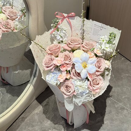 永生花混搭曼塔玫瑰花束送女友香皂花小花束情人节七夕生日礼物