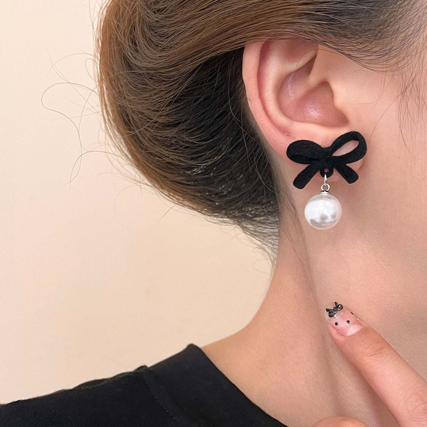 秋冬珍珠黑丝绒结耳钉2025年新款潮耳饰女小众设计感高级耳环合金,饰品/流行首饰/时尚饰品新,耳钉,淘宝优惠券,粉丝福利购,淘宝优惠卷