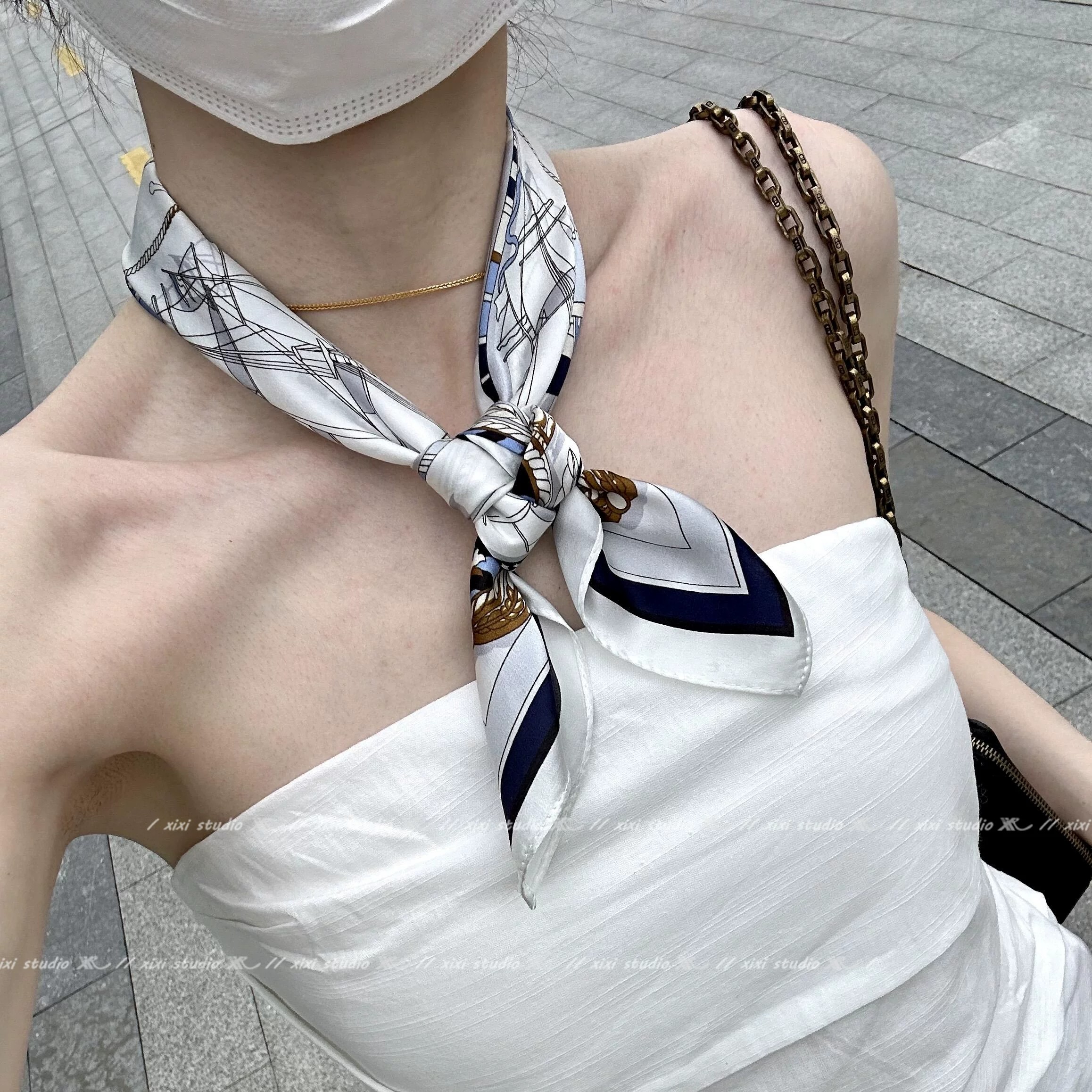 韩版法式白色印花系脖丝巾女轻奢
