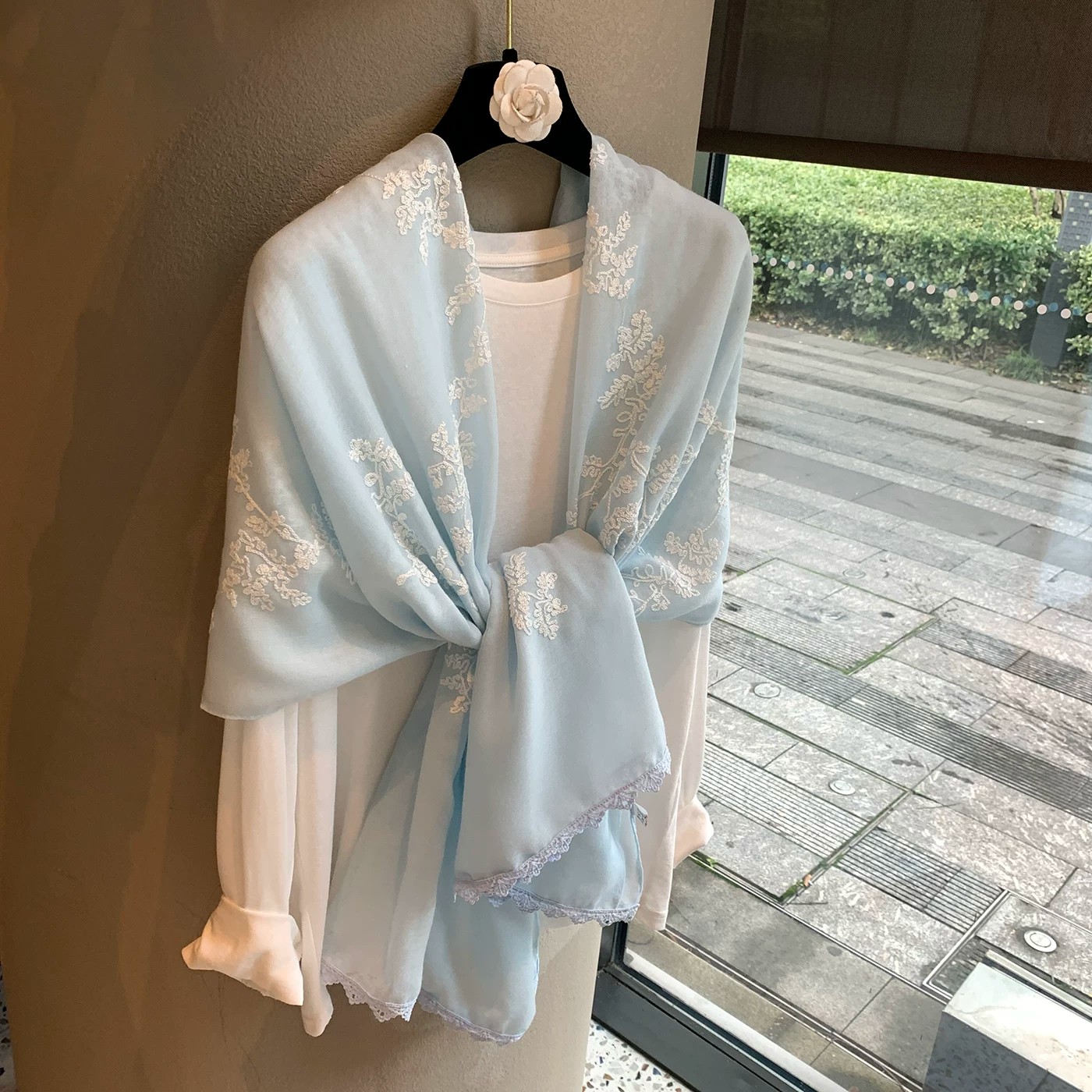 民族风云南川西旅游刺绣丝巾女