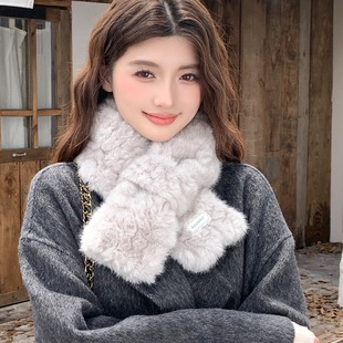 高级感气质灰色毛领配大衣交叉围脖防寒围巾2025新款毛绒护颈围领