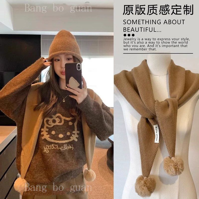 美拉德三角巾挂球纯色羊毛披肩百搭秋冬保暖叠搭空调房多功能围巾