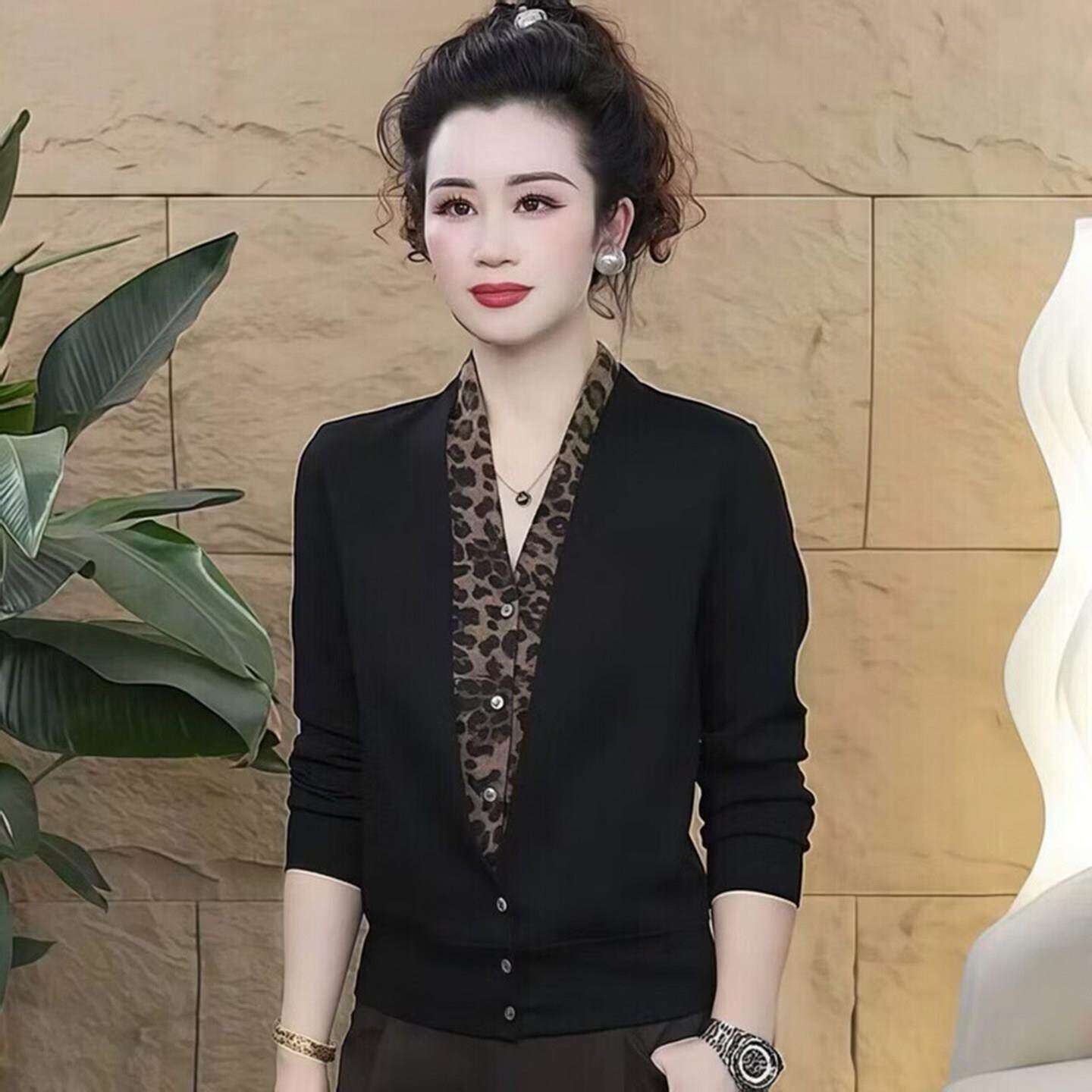 小鑫精选服饰高档V领豹纹拼接假两件上衣2026秋季女显瘦百搭长a2