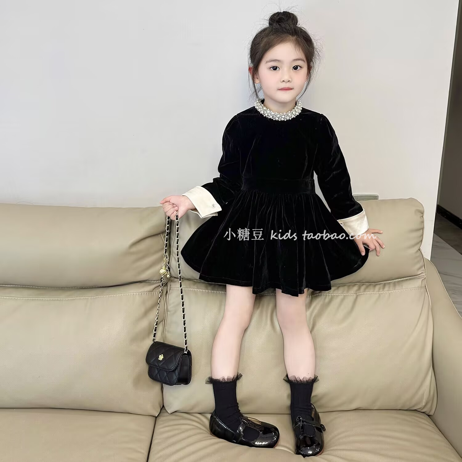 女童珍珠领加绒丝绒小黑裙
