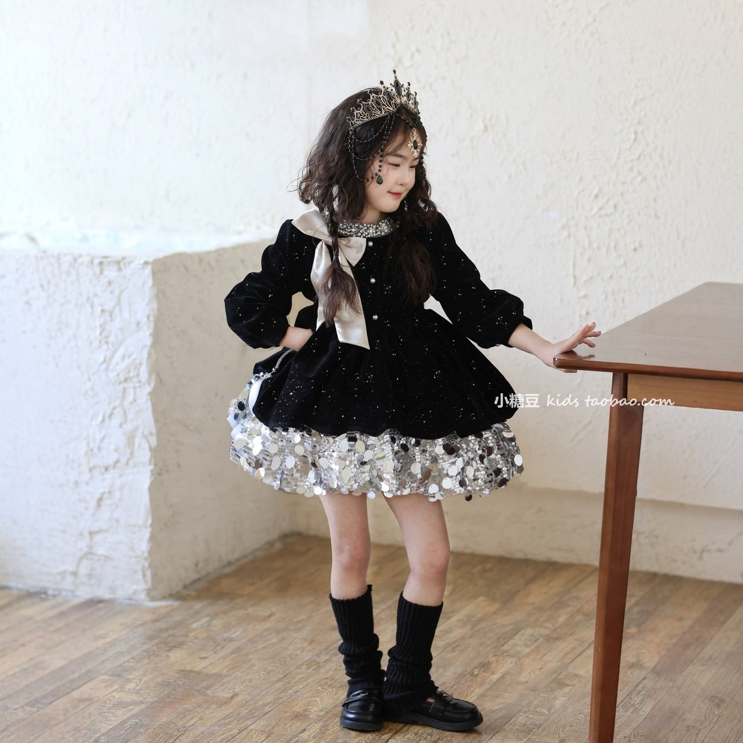 女童加绒黑色闪闪丝绒亮片连衣裙2025冬季新款女孩表演圣诞公主裙