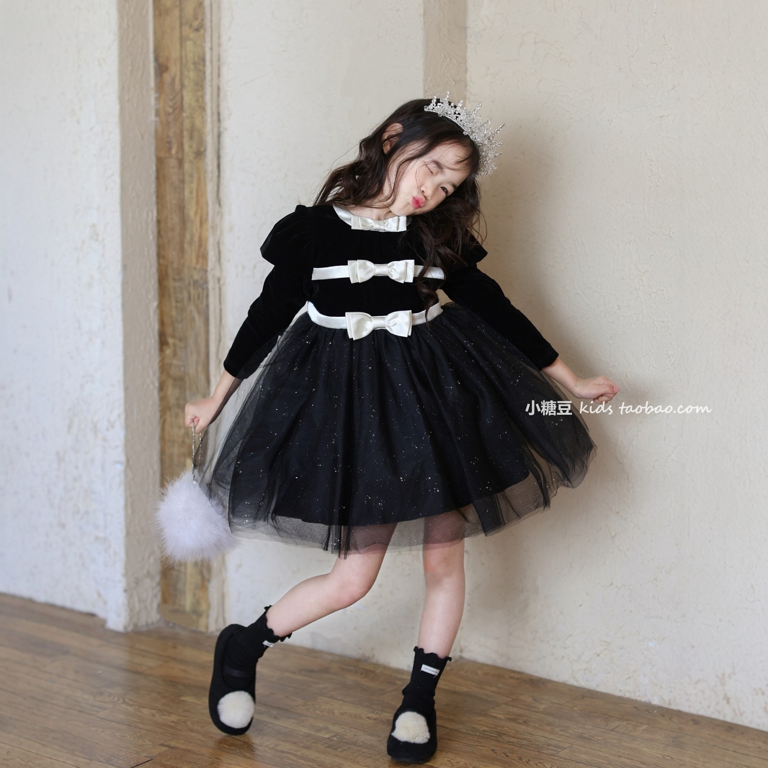 女童加绒黑色蝴蝶结网纱连衣裙