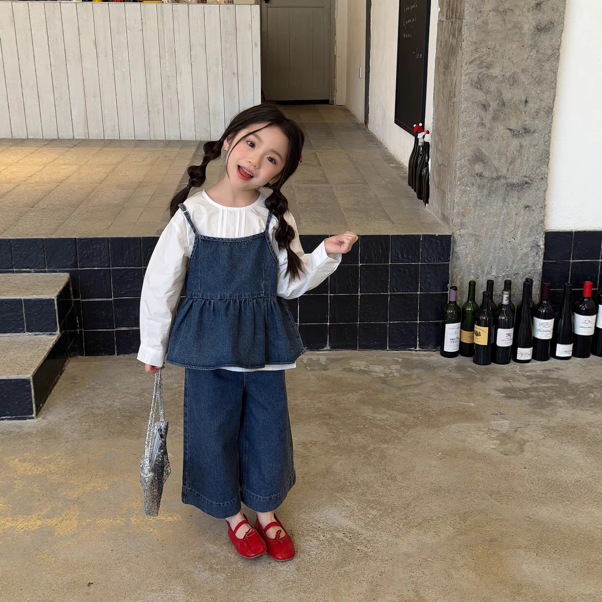 女童牛仔套装2026春季新款韩版三件套长袖衬衫牛仔吊带裙儿童春装