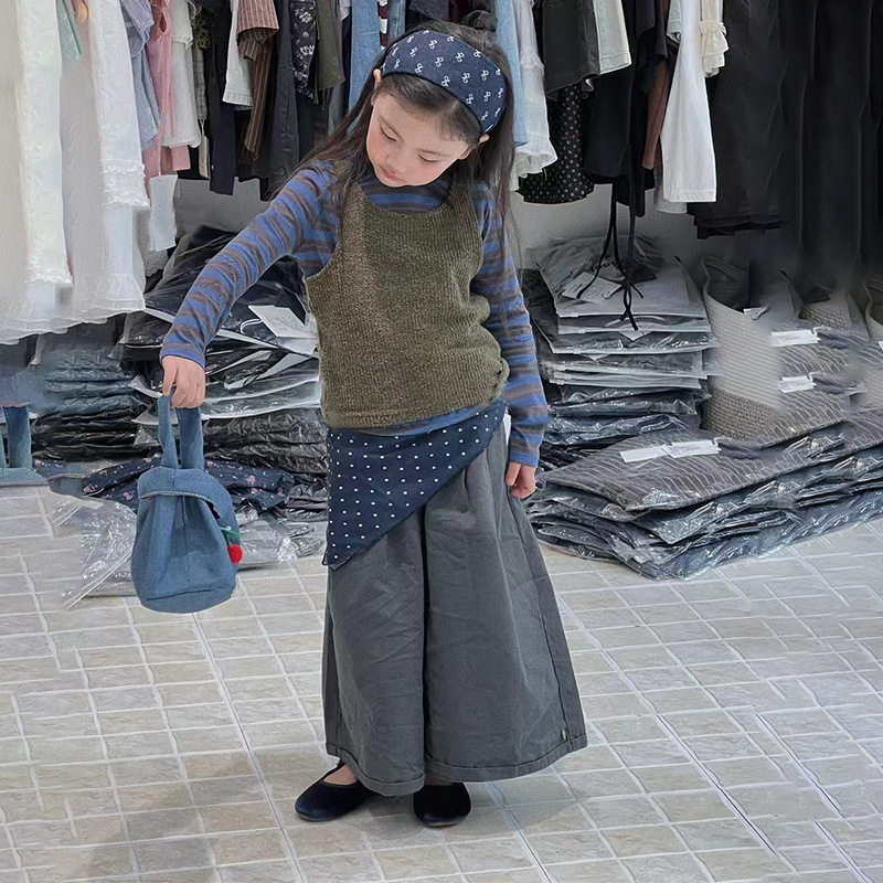 女童套装春装2026新款针织马甲条纹打底衫百搭屁帘阔腿裤子四件套