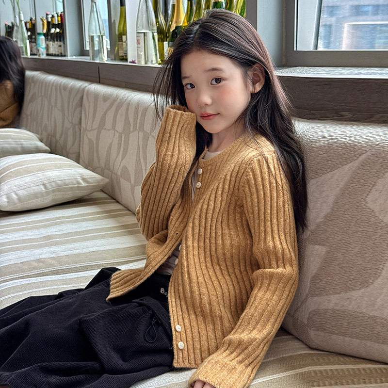 韩系感满满的针织开衫女童温柔风纯色竖纹肌理坑条针织毛衣外套