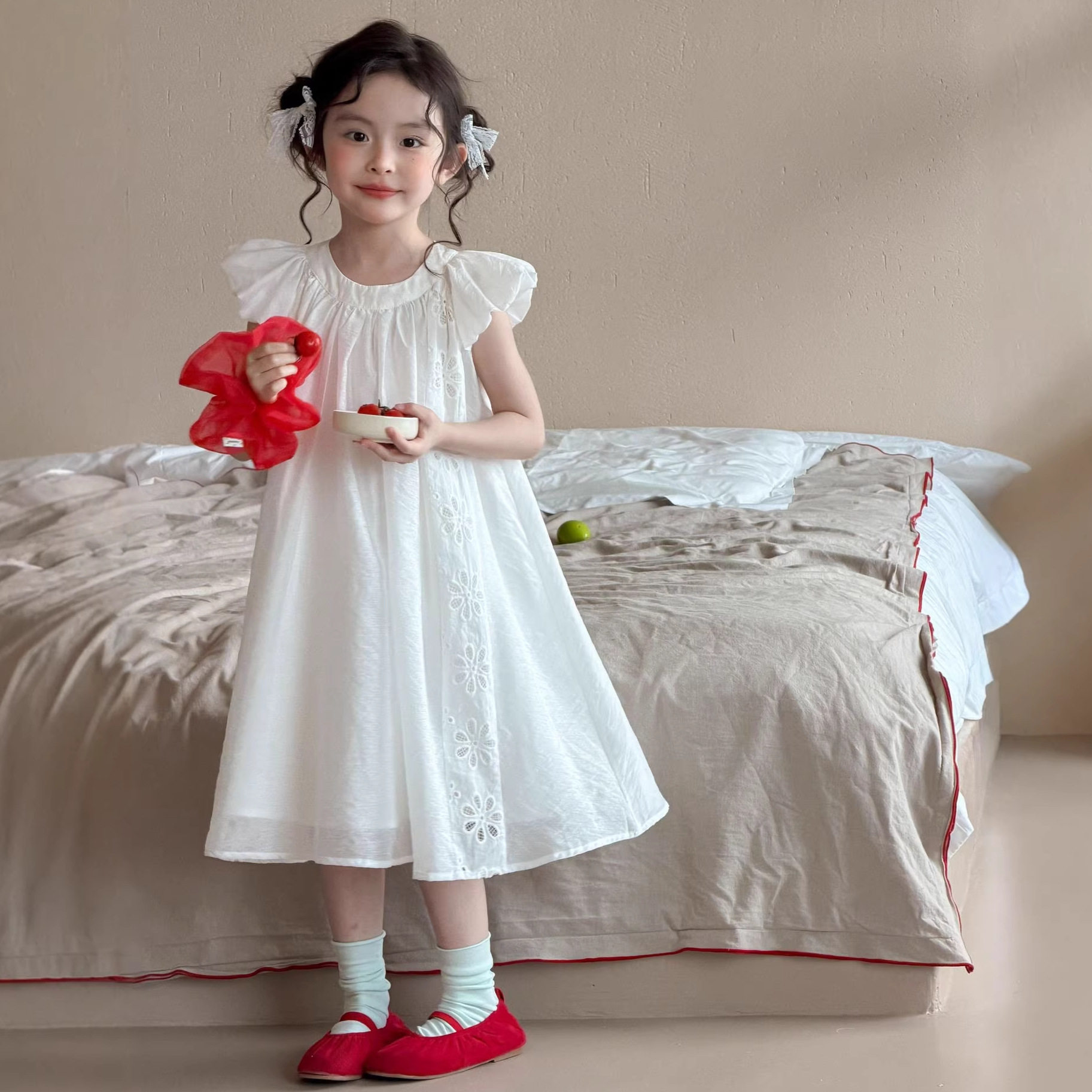 中大女童连衣裙2026夏季新款白色法式刺绣飞袖裙子韩版甜美公主裙