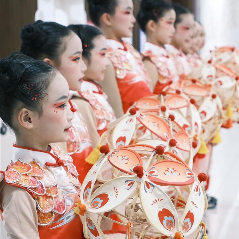 儿童钱鼓舞春嬉舞蹈服古典舞蹈演出服铃鼓道具岭南胶州秧歌表演服