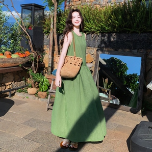 绿色条纹无袖背心连衣裙女2026夏季新款超长款到脚踝减龄显白长裙