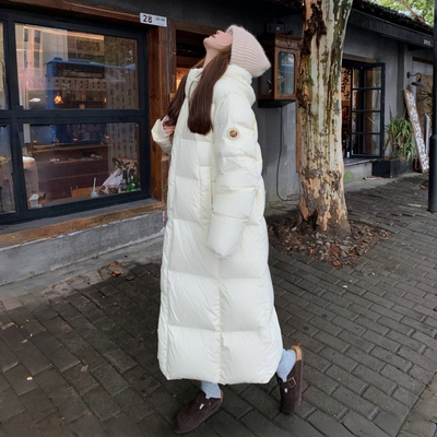 白鹅绒长款过膝羽绒服女宽松连帽
